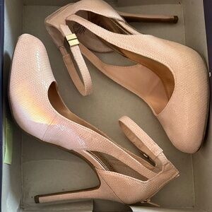 Jennifer Lopez Blush Pink Textured Heels
